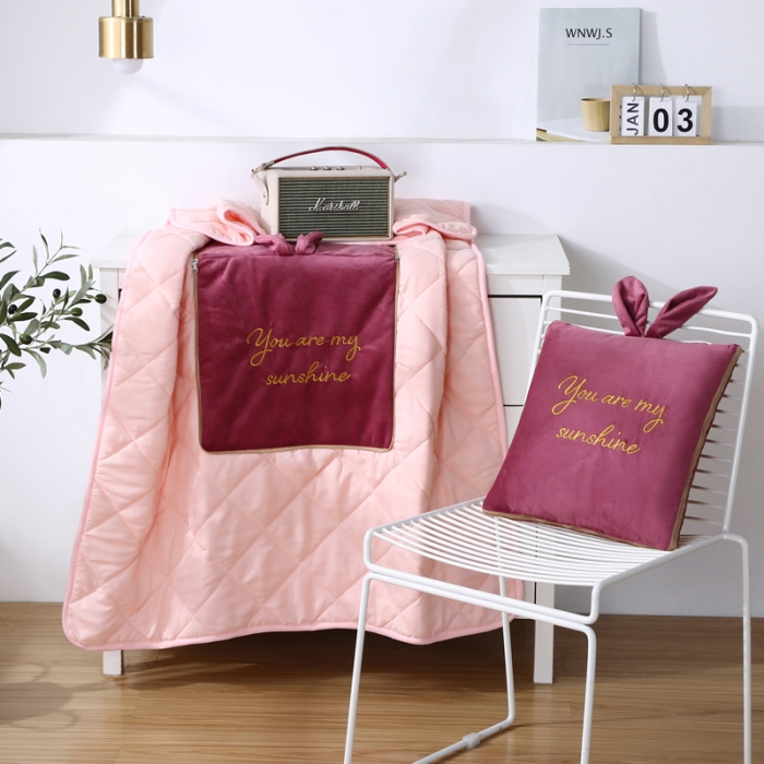 91家纺网 家纺一手货源 找家纺 慕澄 2022新款兔兔网红抱枕被 兔兔-红豆沙