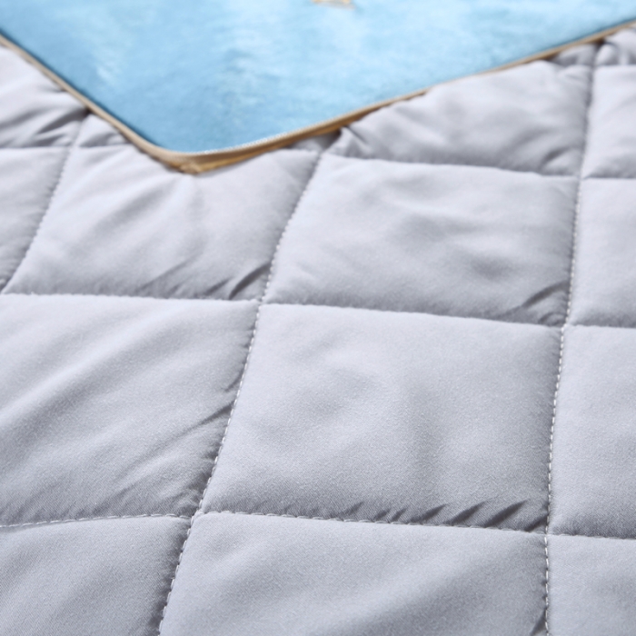 91家纺网 家纺一手货源 找家纺 慕澄 2022新款兔兔网红抱枕被 兔兔-梦幻蓝