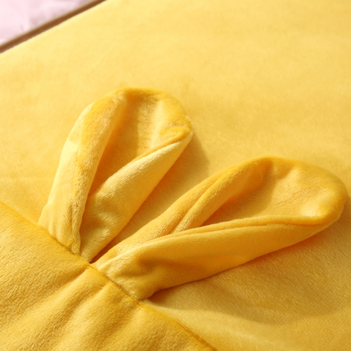 91家纺网 家纺一手货源 找家纺 慕澄 2022新款兔兔网红抱枕被 兔兔-暖黄