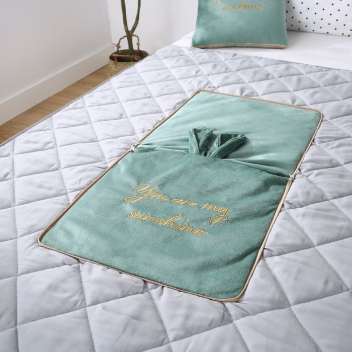 91家纺网 家纺一手货源 找家纺 慕澄 2022新款兔兔网红抱枕被 兔兔-松石绿