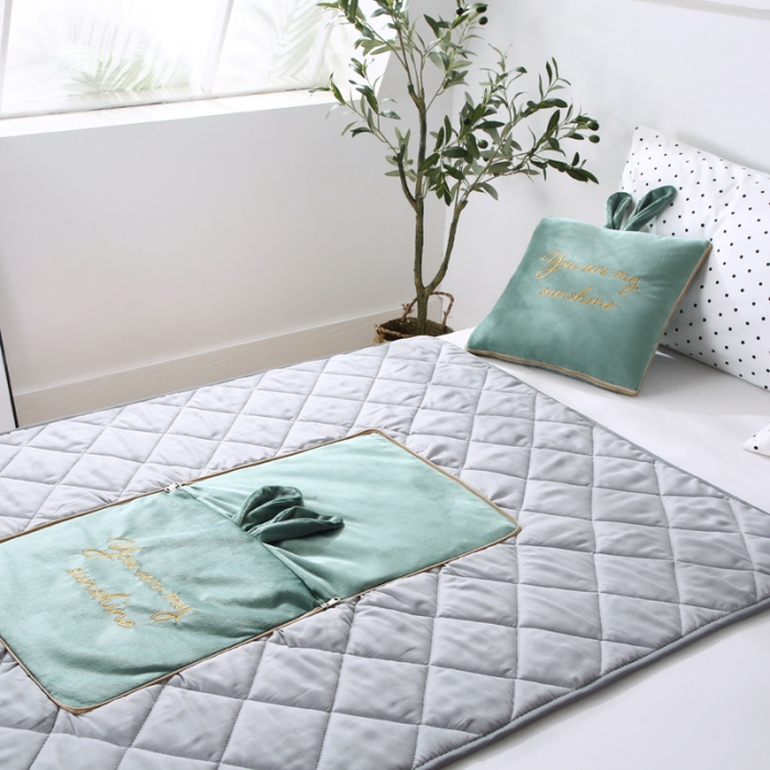 91家纺网 家纺一手货源 找家纺 慕澄 2022新款兔兔网红抱枕被 兔兔-松石绿