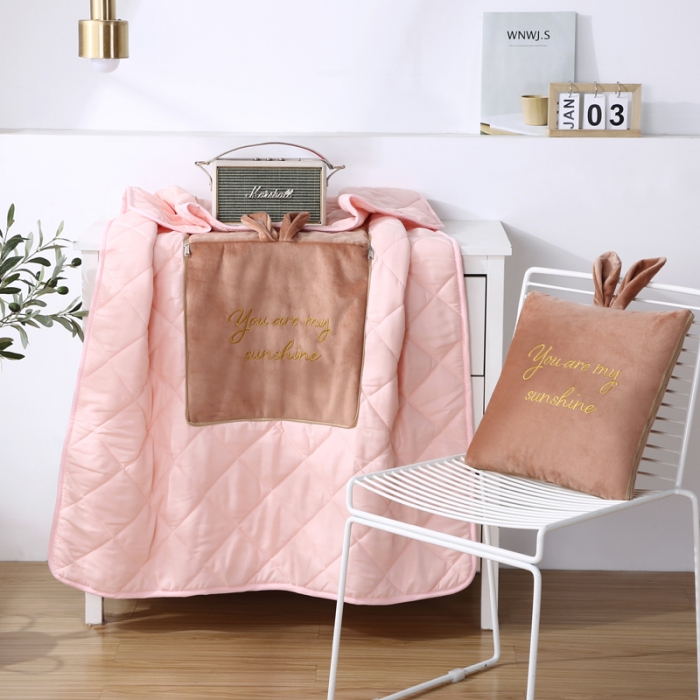 91家纺网 家纺一手货源 找家纺 慕澄 2022新款兔兔网红抱枕被 兔兔-驼色