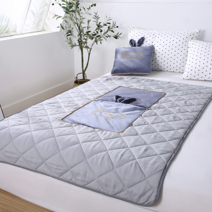 91家纺网 家纺一手货源 找家纺 慕澄 2022新款兔兔网红抱枕被 兔兔-星空灰