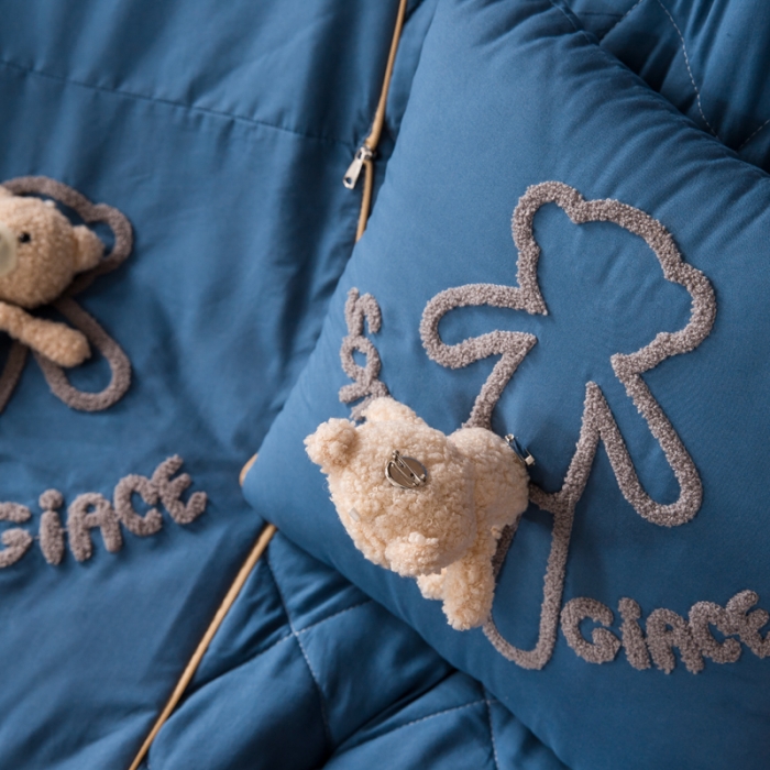 91家纺网 家纺一手货源 找家纺 慕澄 2022新款玩偶熊可拆卸抱枕被 玩偶熊-宝石蓝