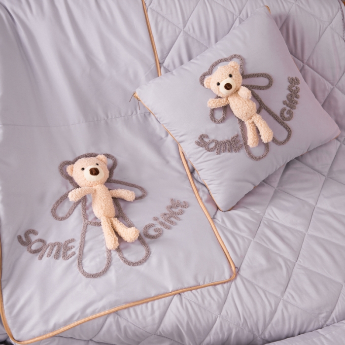 91家纺网 家纺一手货源 找家纺 慕澄 2022新款玩偶熊可拆卸抱枕被 玩偶熊-丁香紫