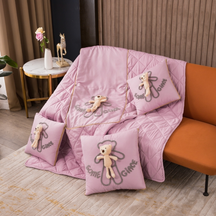 91家纺网 家纺一手货源 找家纺 慕澄 2022新款玩偶熊可拆卸抱枕被 玩偶熊-公主粉