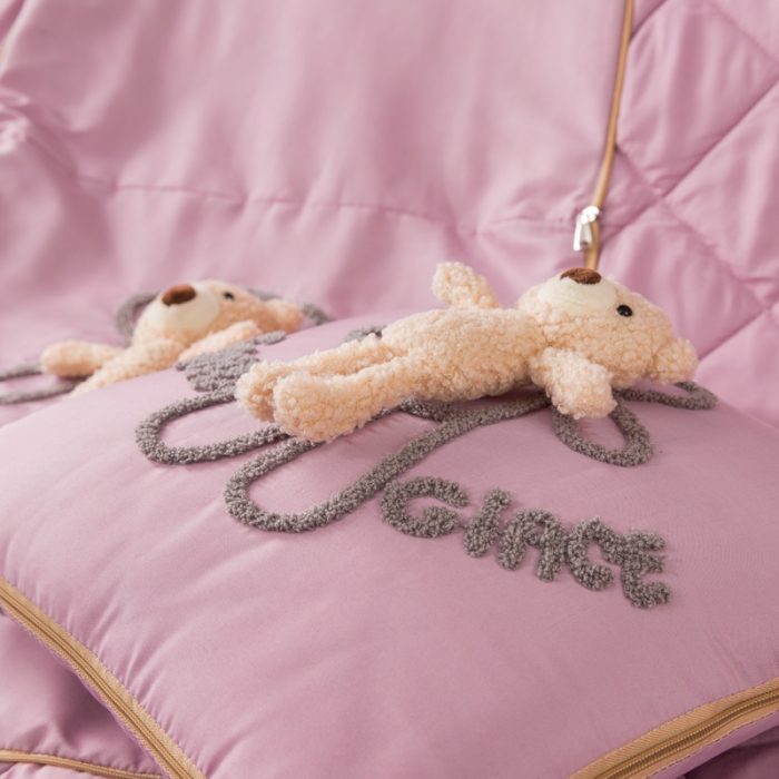 91家纺网 家纺一手货源 找家纺 慕澄 2022新款玩偶熊可拆卸抱枕被 玩偶熊-公主粉
