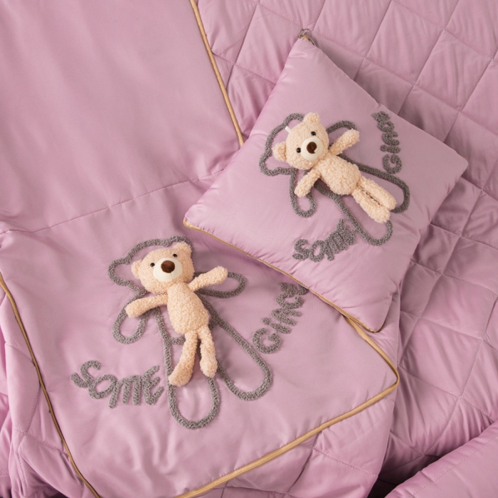 91家纺网 家纺一手货源 找家纺 慕澄 2022新款玩偶熊可拆卸抱枕被 玩偶熊-公主粉