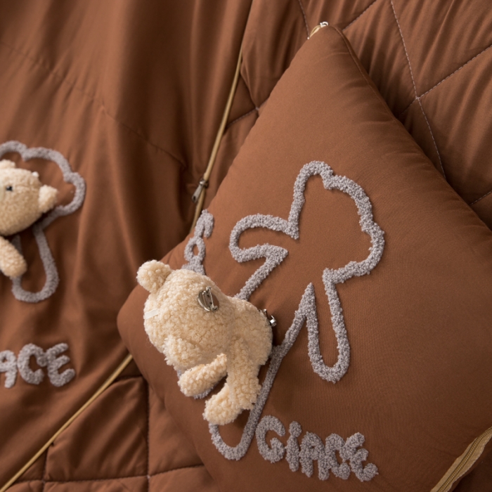 91家纺网 家纺一手货源 找家纺 慕澄 2022新款玩偶熊可拆卸抱枕被 玩偶熊-焦糖布丁