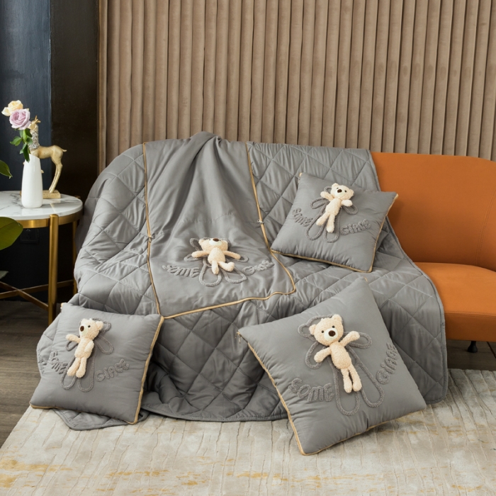 91家纺网 家纺一手货源 找家纺 慕澄 2022新款玩偶熊可拆卸抱枕被 玩偶熊-磨岩灰