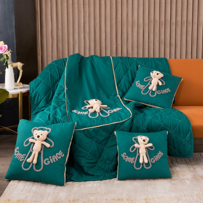 91家纺网 家纺一手货源 找家纺 慕澄 2022新款玩偶熊可拆卸抱枕被 玩偶熊-墨绿色