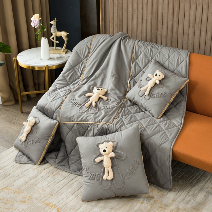 91家纺网 家纺一手货源 找家纺 慕澄 2022新款玩偶熊可拆卸抱枕被 玩偶熊-磨岩灰