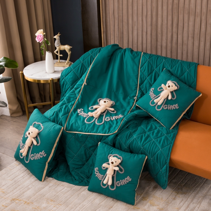 91家纺网 家纺一手货源 找家纺 慕澄 2022新款玩偶熊可拆卸抱枕被 玩偶熊-墨绿色