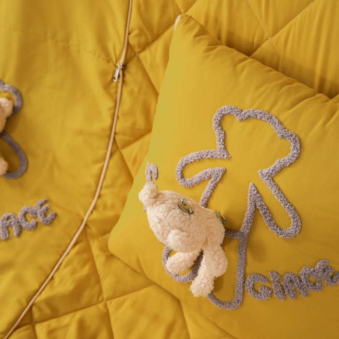 91家纺网 家纺一手货源 找家纺 慕澄 2022新款玩偶熊可拆卸抱枕被 玩偶熊-柠檬黄