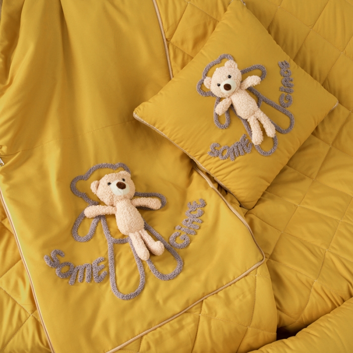 91家纺网 家纺一手货源 找家纺 慕澄 2022新款玩偶熊可拆卸抱枕被 玩偶熊-柠檬黄