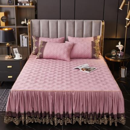 91家纺网 家纺一手货源 找家纺 衿成 2025新款全棉贴布绣花边床裙 黛丝富贵紫