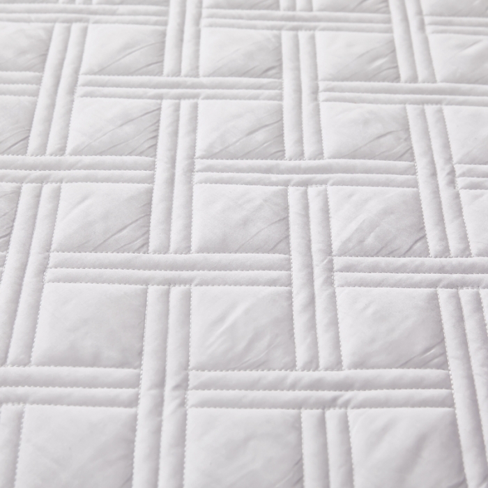 91家纺网 家纺一手货源 找家纺 衿成 2025新款全棉贴布绣花边床裙 黛丝白云白