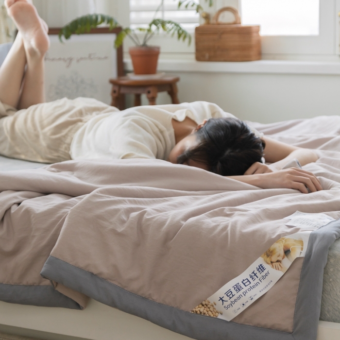 91家纺网 家纺一手货源 找家纺 森林人 2022新款水洗棉大豆纤维夏凉被 卡其