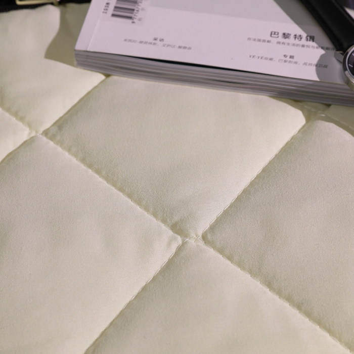 91家纺网 家纺一手货源 找家纺 （总）慕澄 2022新款水晶绒黑色抱枕被