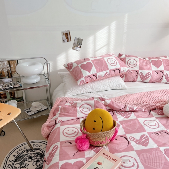 91家纺网 家纺一手货源 找家纺 星期八 2022新款豆豆夏被包边款 爱心