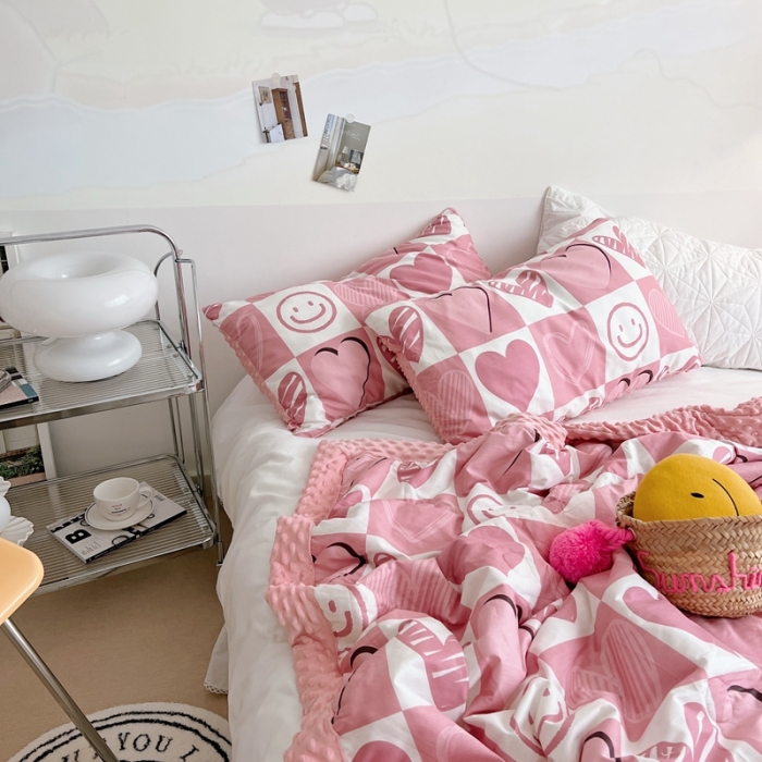 91家纺网 家纺一手货源 找家纺 星期八 2022新款豆豆夏被包边款 爱心