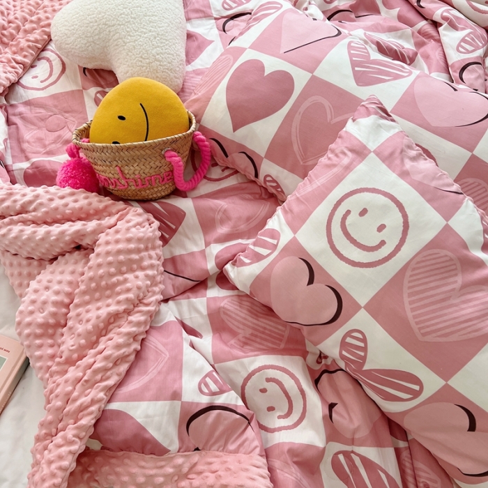 91家纺网 家纺一手货源 找家纺 星期八 2022新款豆豆夏被包边款 爱心