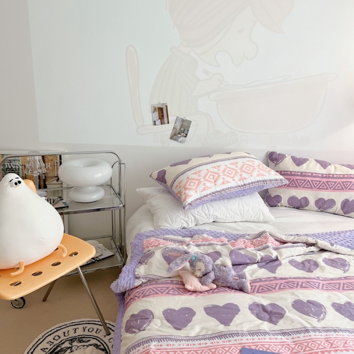 91家纺网 家纺一手货源 找家纺 星期八 2022新款豆豆夏被包边款 爱心紫