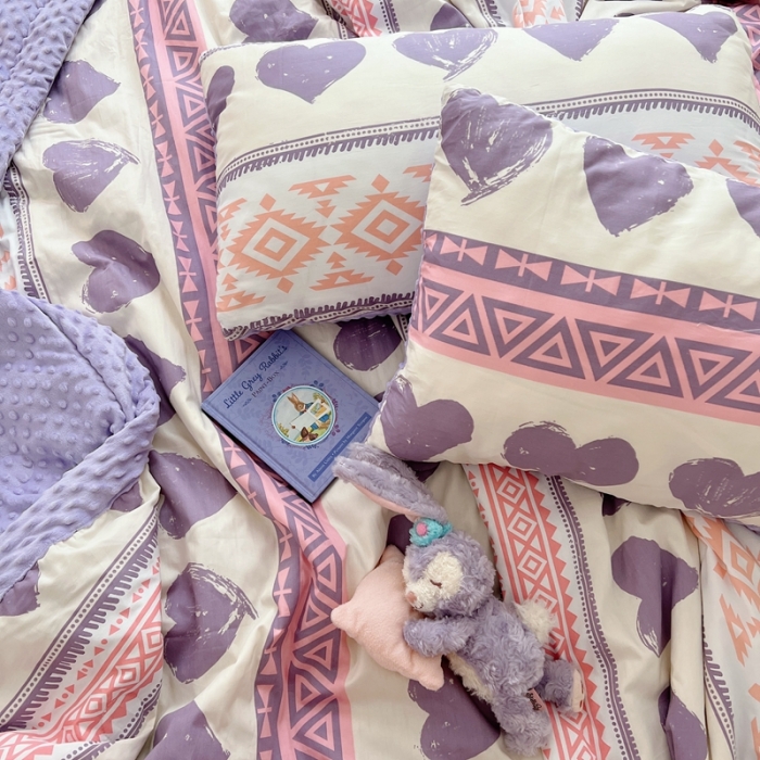 91家纺网 家纺一手货源 找家纺 星期八 2022新款豆豆夏被包边款 爱心紫