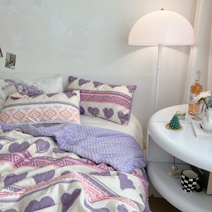 91家纺网 家纺一手货源 找家纺 星期八 2022新款豆豆夏被包边款 爱心紫