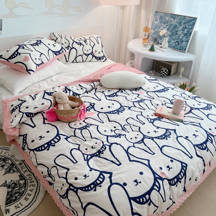 91家纺网 家纺一手货源 找家纺 星期八 2022新款豆豆夏被包边款 大白兔