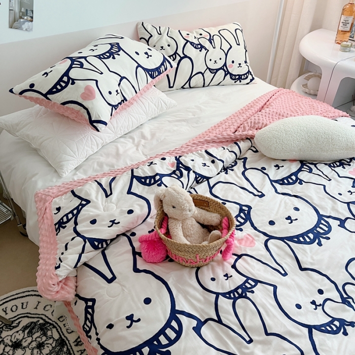 91家纺网 家纺一手货源 找家纺 星期八 2022新款豆豆夏被包边款 大白兔