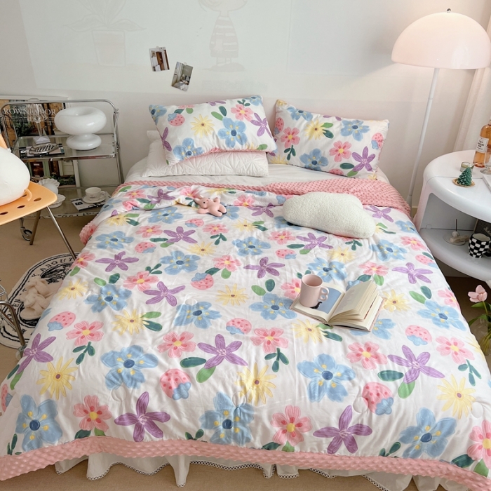 91家纺网 家纺一手货源 找家纺 星期八 2022新款豆豆夏被包边款 繁花