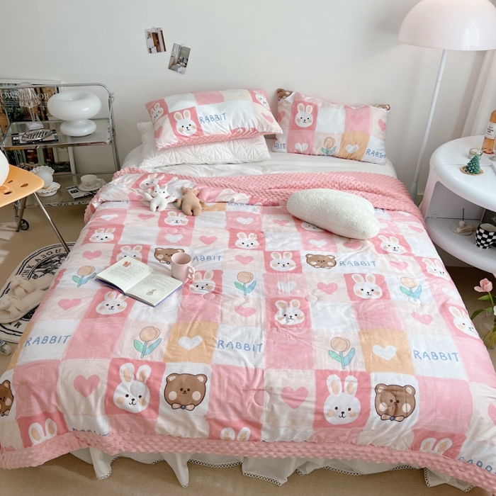 91家纺网 家纺一手货源 找家纺 星期八 2022新款豆豆夏被包边款 格子兔