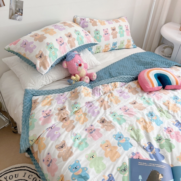 91家纺网 家纺一手货源 找家纺 星期八 2022新款豆豆夏被包边款 好多熊