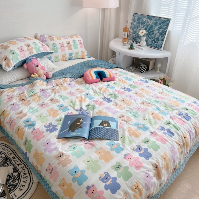 91家纺网 家纺一手货源 找家纺 星期八 2022新款豆豆夏被包边款 好多熊