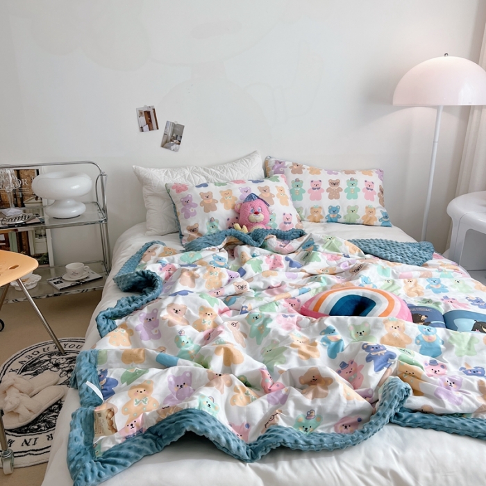 91家纺网 家纺一手货源 找家纺 星期八 2022新款豆豆夏被包边款 好多熊