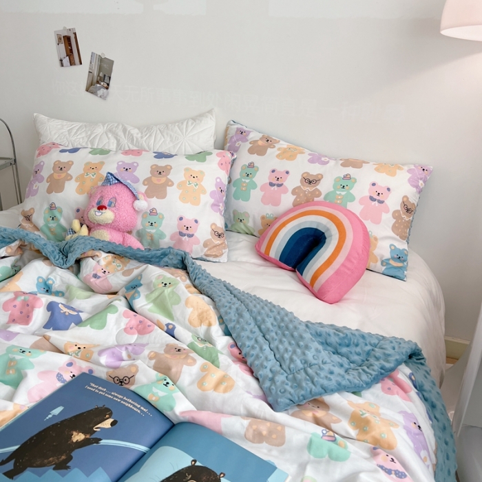 91家纺网 家纺一手货源 找家纺 星期八 2022新款豆豆夏被包边款 好多熊