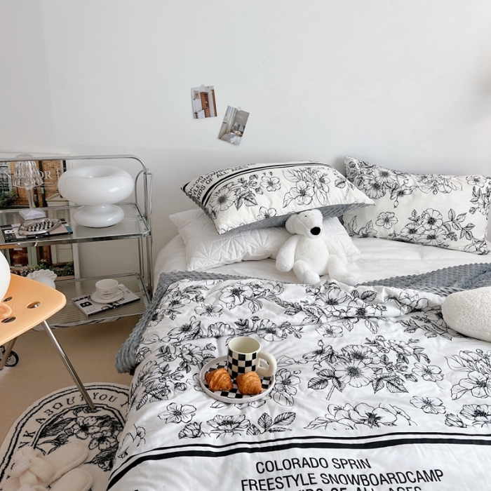 91家纺网 家纺一手货源 找家纺 星期八 2022新款豆豆夏被包边款 黑茶横条