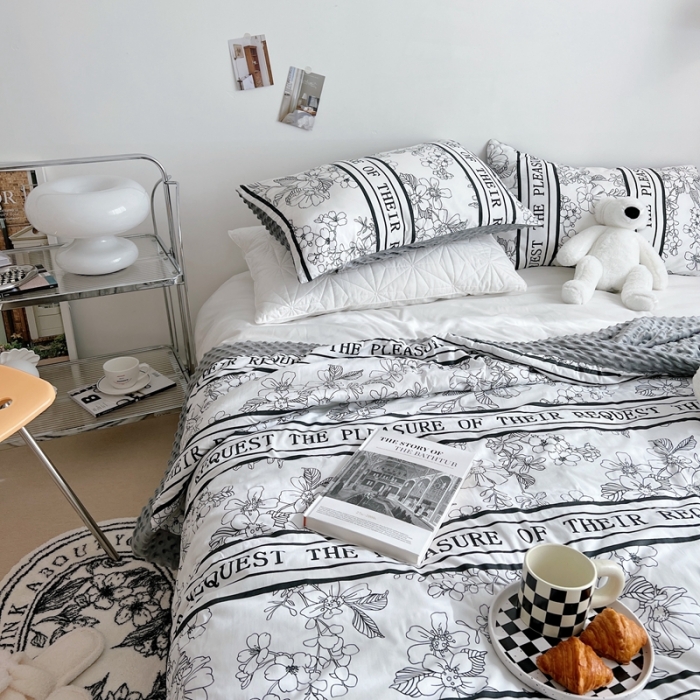 91家纺网 家纺一手货源 找家纺 星期八 2022新款豆豆夏被包边款 黑茶竖条