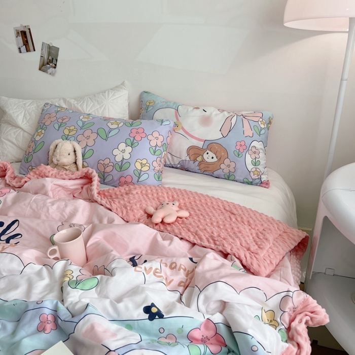 91家纺网 家纺一手货源 找家纺 星期八 2022新款豆豆夏被包边款 奶油兔