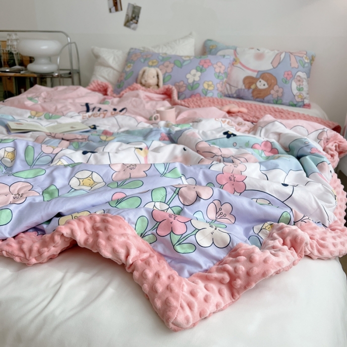 91家纺网 家纺一手货源 找家纺 星期八 2022新款豆豆夏被包边款 奶油兔