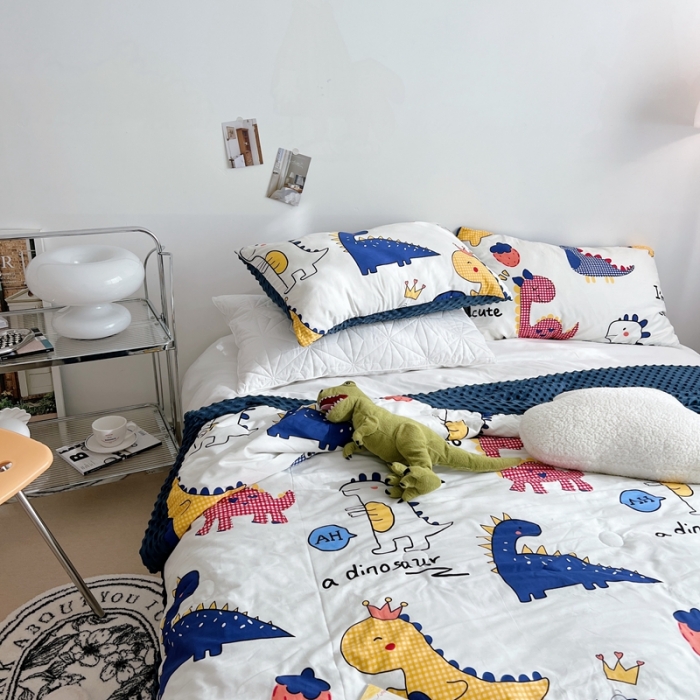 91家纺网 家纺一手货源 找家纺 星期八 2022新款豆豆夏被包边款 小恐龙