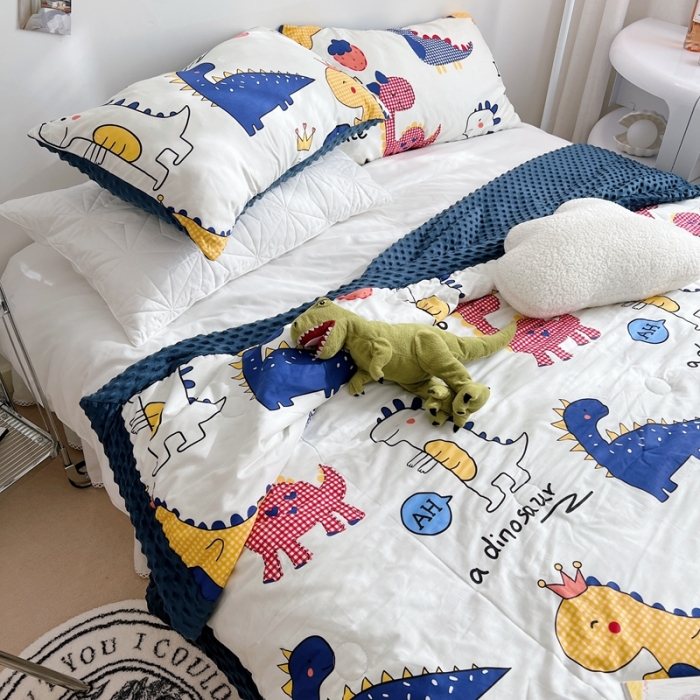 91家纺网 家纺一手货源 找家纺 星期八 2022新款豆豆夏被包边款 小恐龙