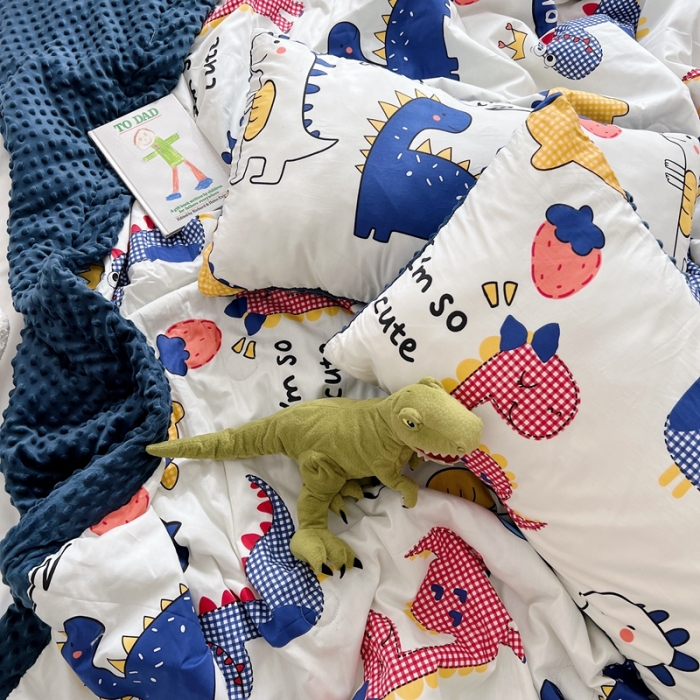 91家纺网 家纺一手货源 找家纺 星期八 2022新款豆豆夏被包边款 小恐龙