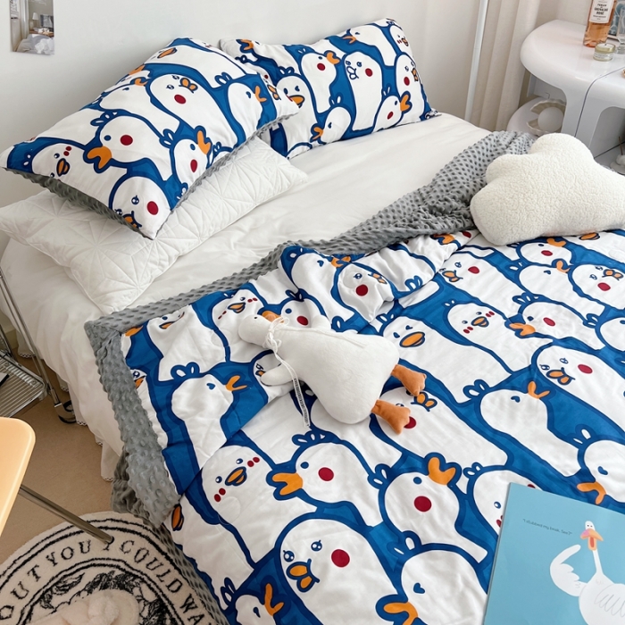 91家纺网 家纺一手货源 找家纺 星期八 2022新款豆豆夏被包边款 小鸭子