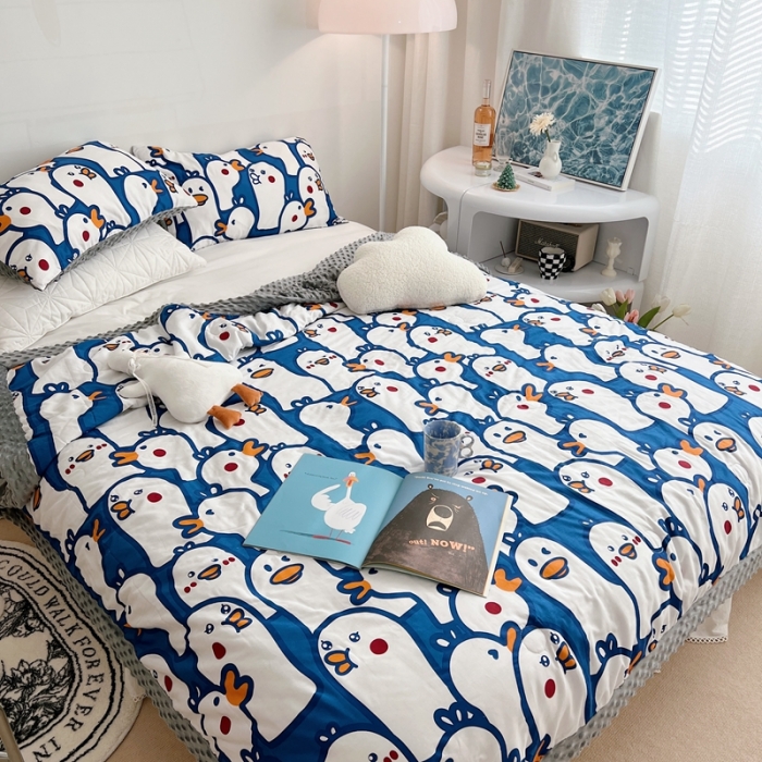 91家纺网 家纺一手货源 找家纺 星期八 2022新款豆豆夏被包边款 小鸭子