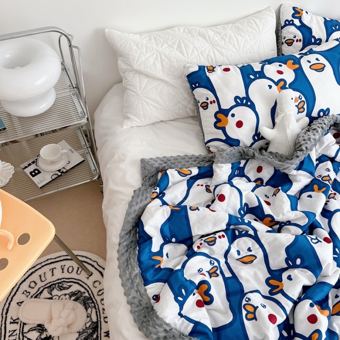 91家纺网 家纺一手货源 找家纺 星期八 2022新款豆豆夏被包边款 小鸭子