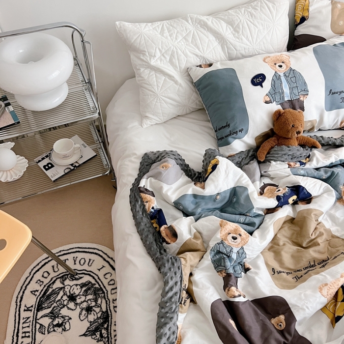 91家纺网 家纺一手货源 找家纺 星期八 2022新款豆豆夏被包边款 熊宝