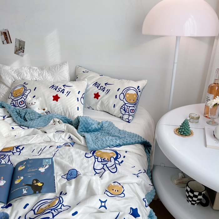 91家纺网 家纺一手货源 找家纺 星期八 2022新款豆豆夏被包边款 宇宙熊