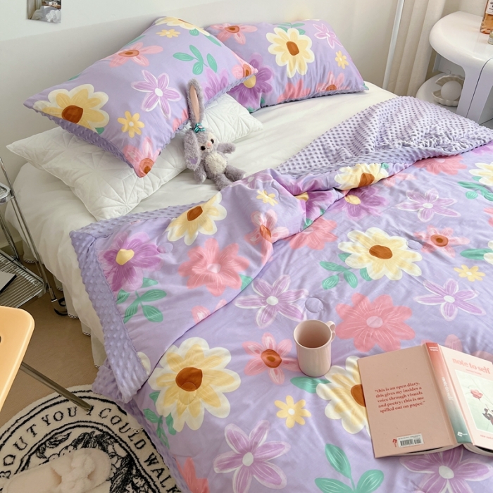 91家纺网 家纺一手货源 找家纺 星期八 2022新款豆豆夏被包边款 紫色花